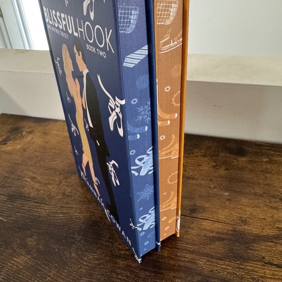Special Edition Hannah Cowen (Cover to Cover) - Picture 2 of 2